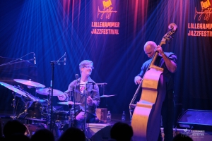 Helge Lien Trio i festsalen, Kulturhuset Banken. Helge Lien (piano), Knut Aalefjær (trommer) og Johannes Eick (bass). Foto: Bjørn Tore Paulen